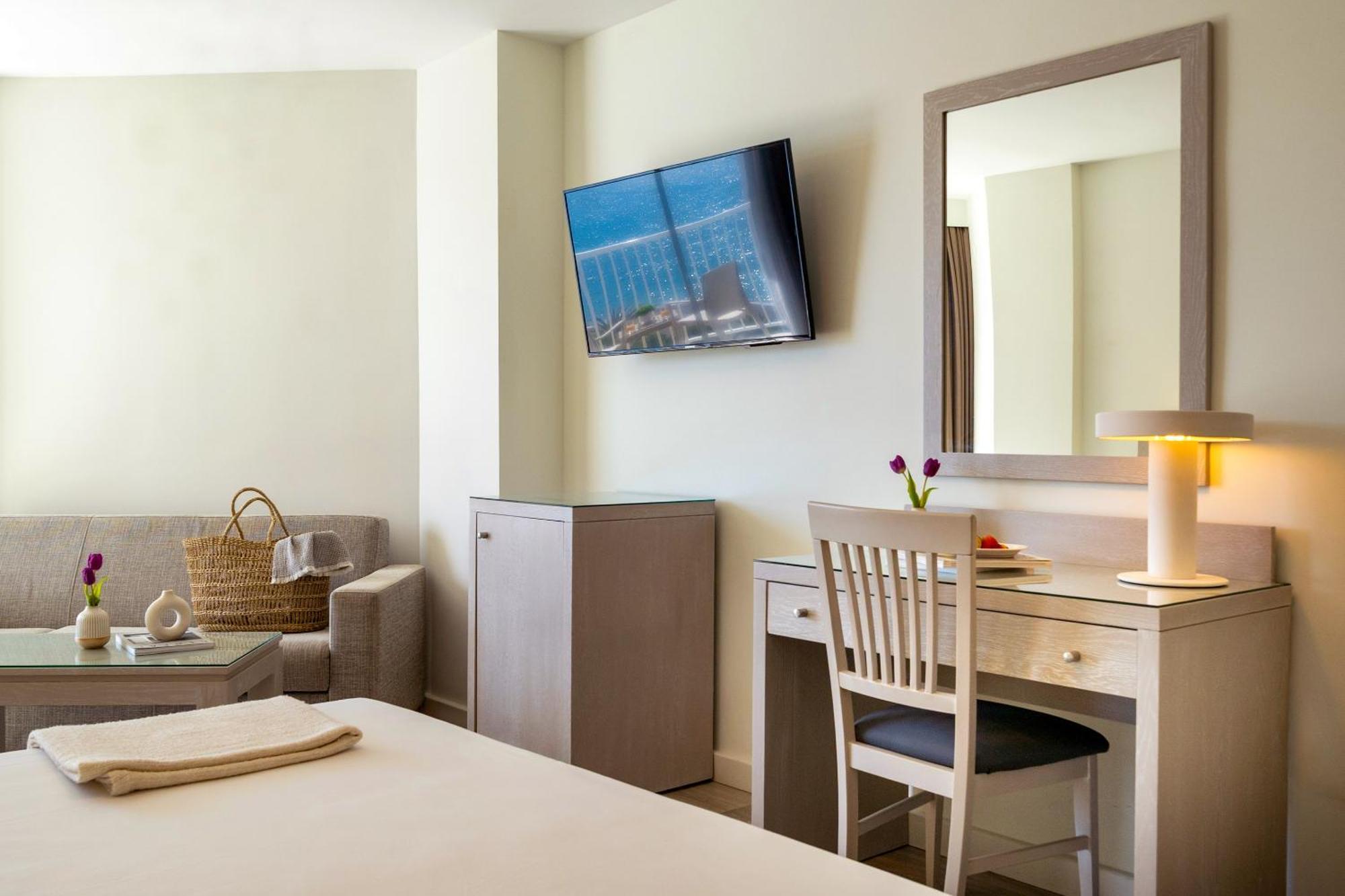Habitación Doble Supreme con vistas laterales al mar